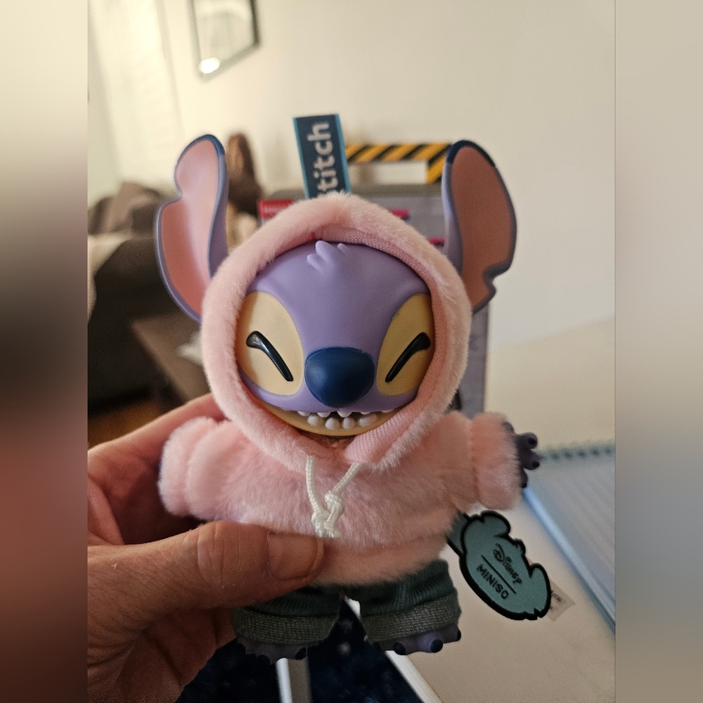 New In Cellophane - Miniso Disney Stitch Gen Z Street Kechain - Aloha